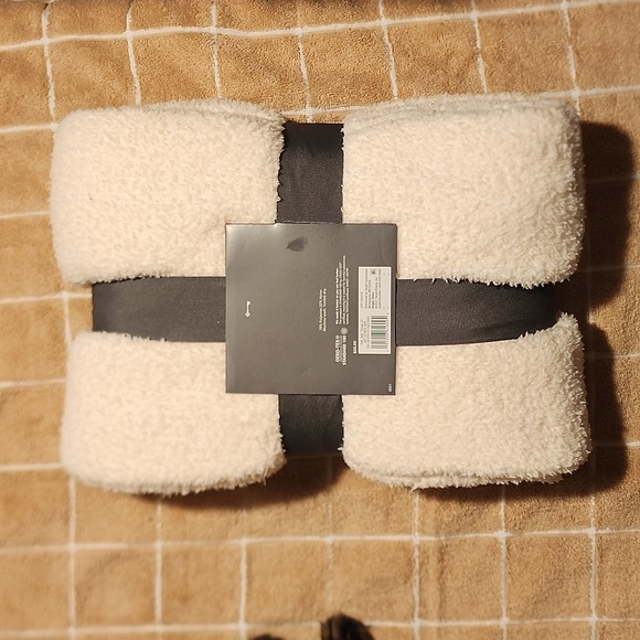 Throw blanket - Picture 2 of 2